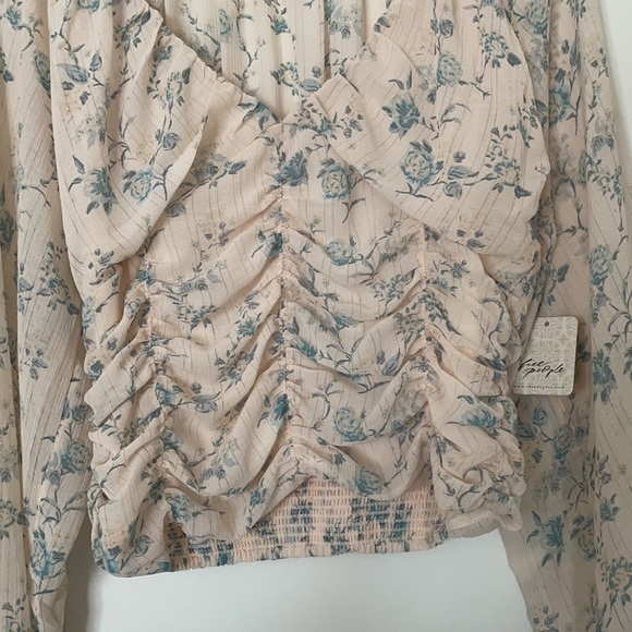 NWT free people blouse with cinched waist - Picture 3 of 3